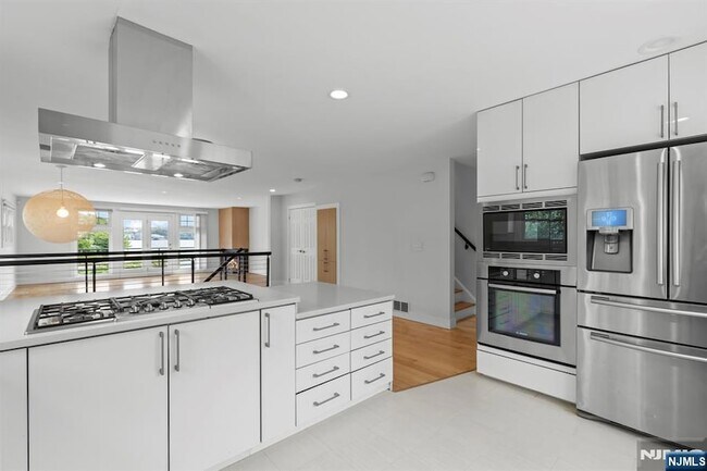Building Photo - 6 Grand Cove Way