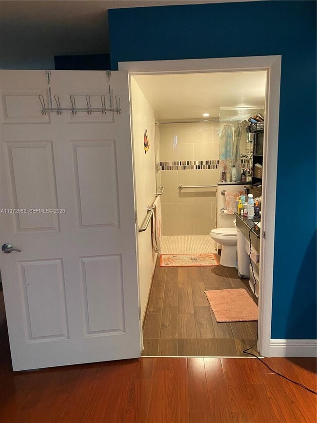 Building Photo - 200 Leslie Dr