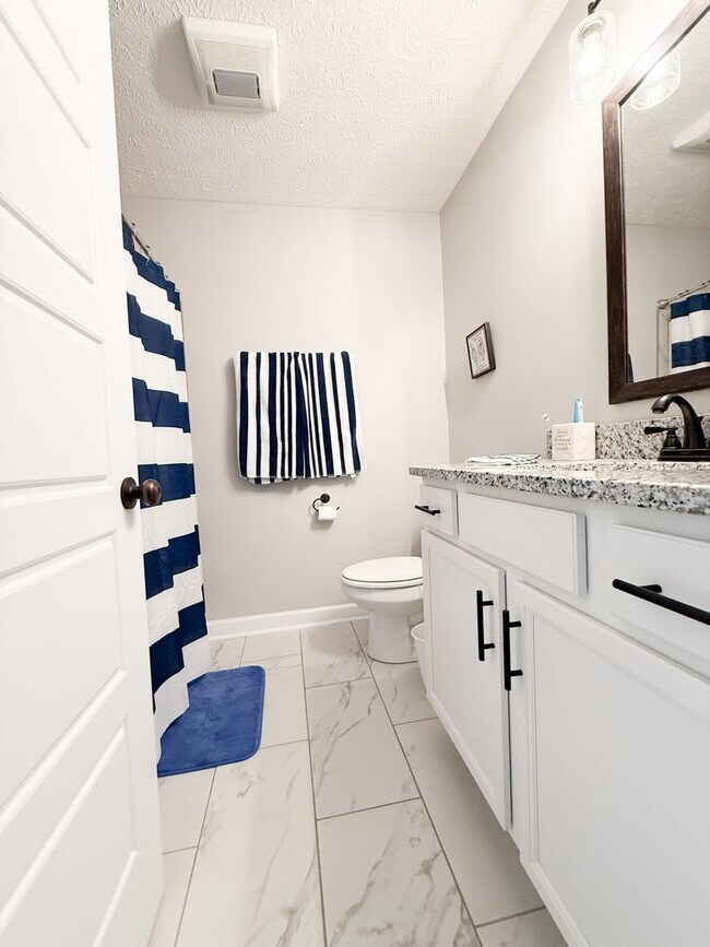 Building Photo - 3 Bedroom 2.5 Bathroom Home