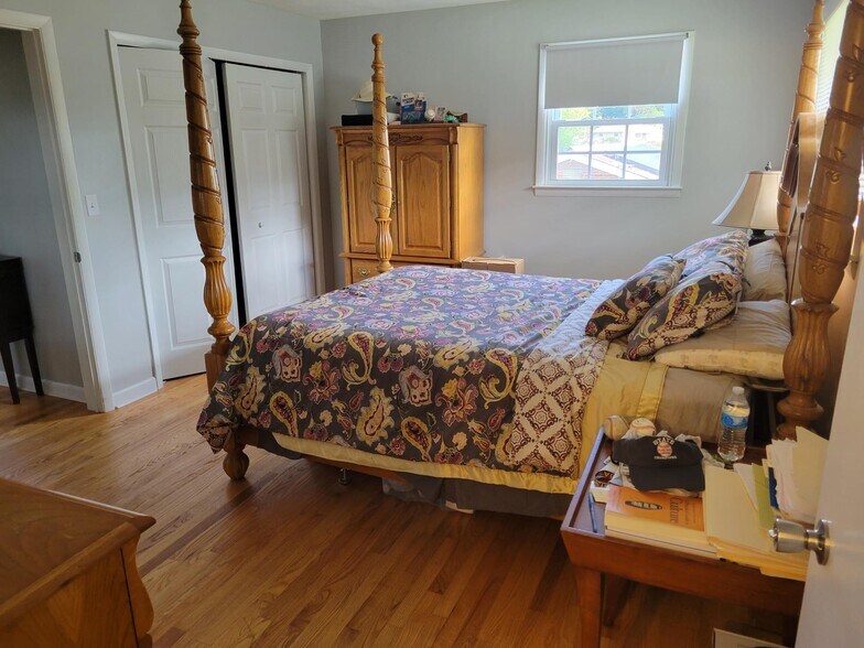 master bedroom - 508 Longview Dr