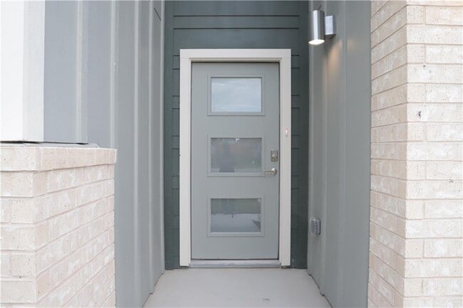 Building Photo - 3720 Niddry Dr