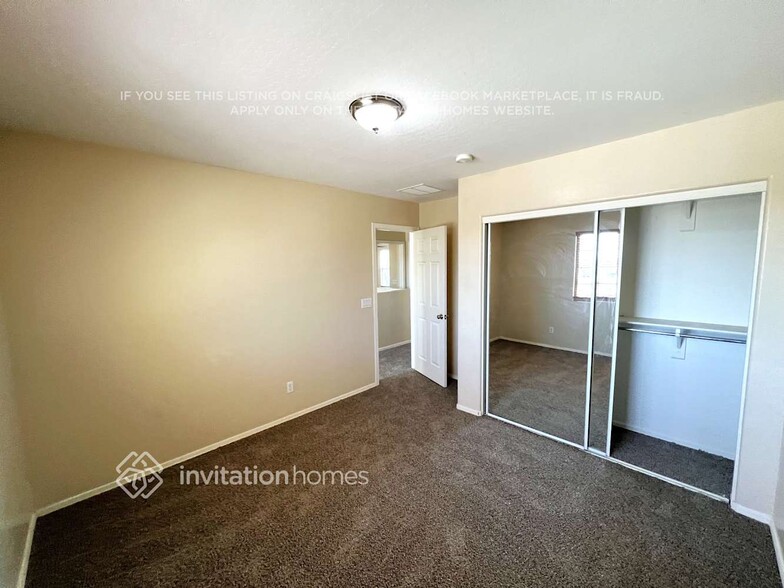 Building Photo - 41552 N Salix Dr