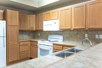 Building Photo - 3 br 2 bath across from the TAC