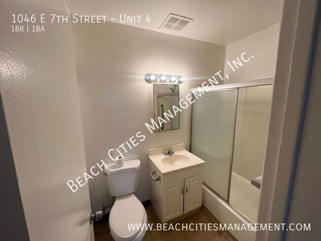 Building Photo - 1046 E 7th St