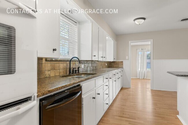 Building Photo - 1101 Rambler Dr