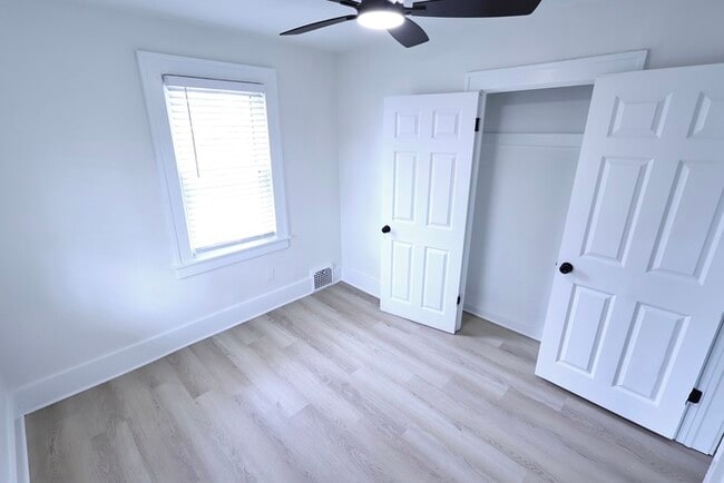 Building Photo - 1490 Hillside Terrace