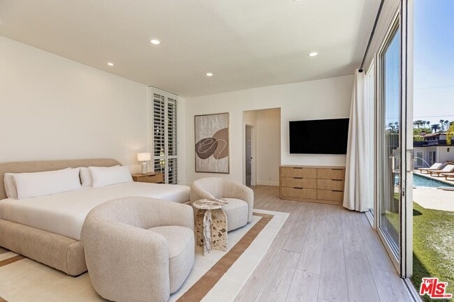 Building Photo - 703 N Maple Dr