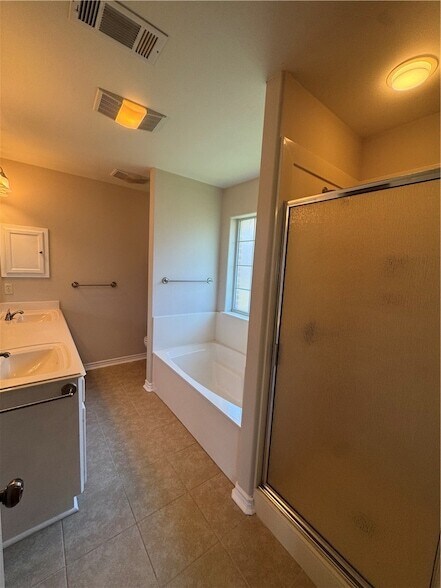 Building Photo - 205 Rugen Ln