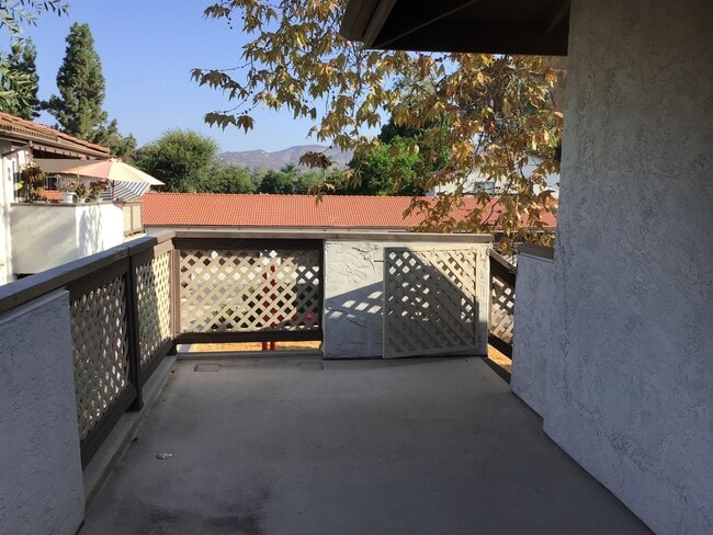 Building Photo - 10235 Bell Gardens Dr