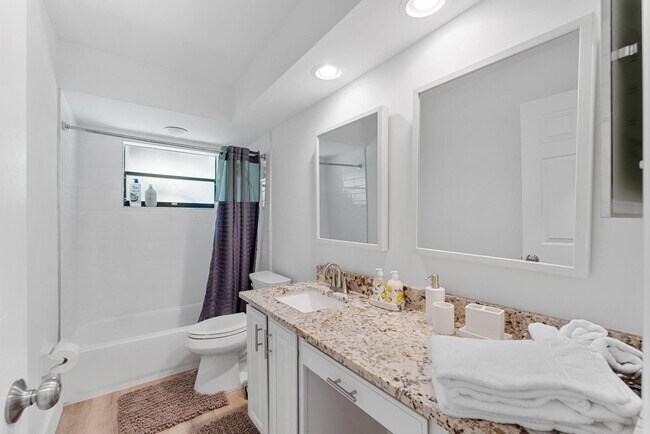 Building Photo - 12875 Guilford Cir