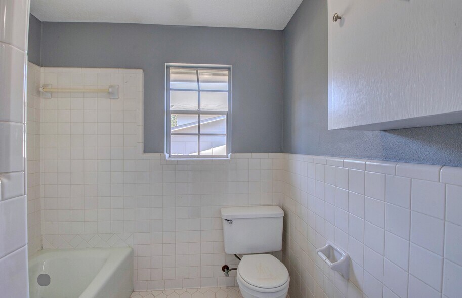 Spacious Bathroom - 11315 Ethan Allen Dr
