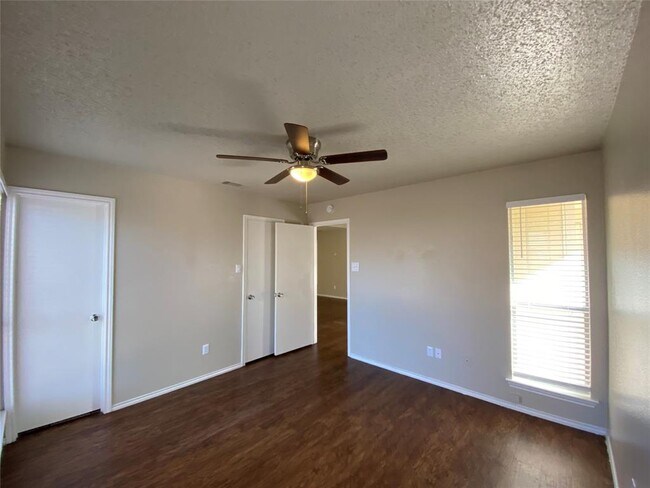Building Photo - 2024 Redwing Way