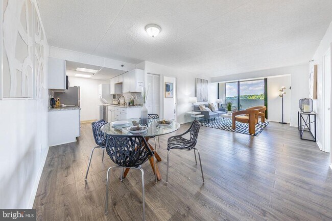 Building Photo - 5911 Edsall Rd