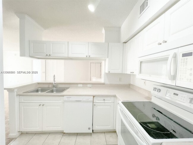 Building Photo - 17150 N Bay Rd
