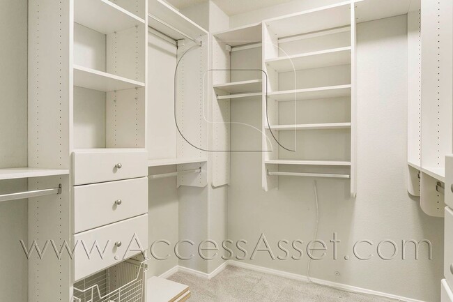 Building Photo - Beautiful 3 Bed/3.5 Bath Condo In Tustin!