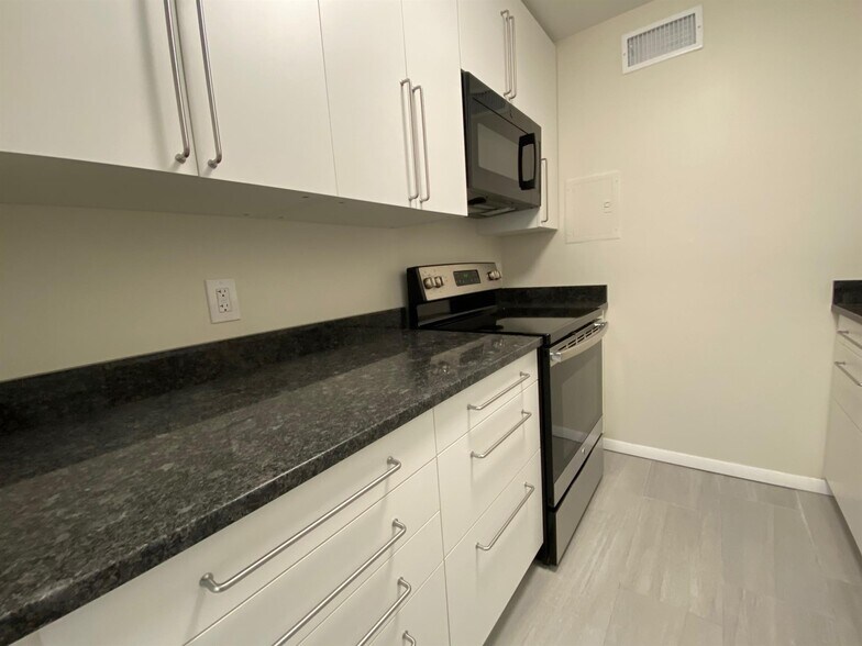 Building Photo - 1105 Massachusetts Ave