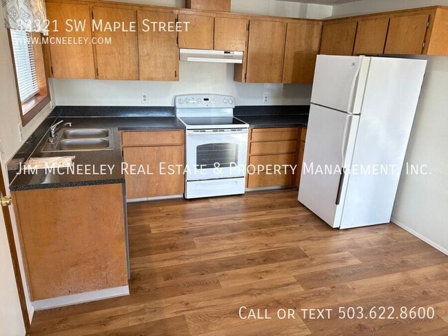 Building Photo - 33321 SW Maple St