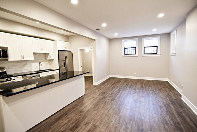 Building Photo - 3212 N Halsted St