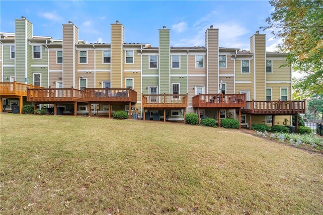 Building Photo - 1940 Sterling Oaks Cir NE