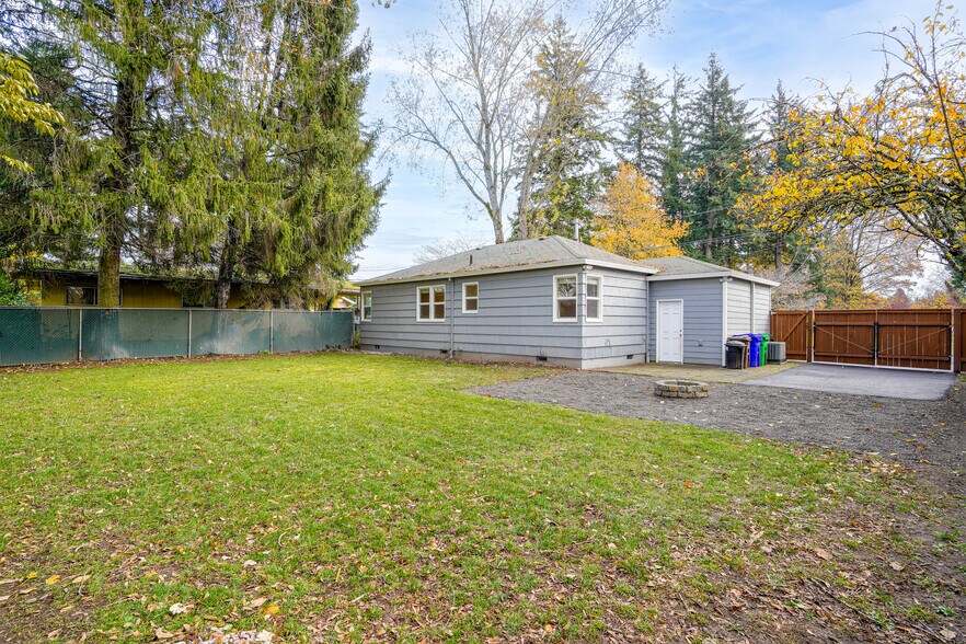 Building Photo - 755 NE 5th St