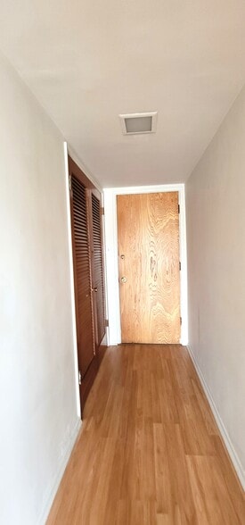HOUSE - 218 W Carson St