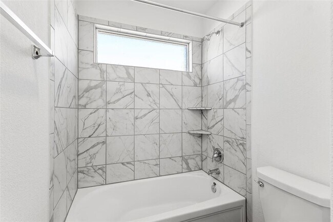 Building Photo - 625 Waterway Ave