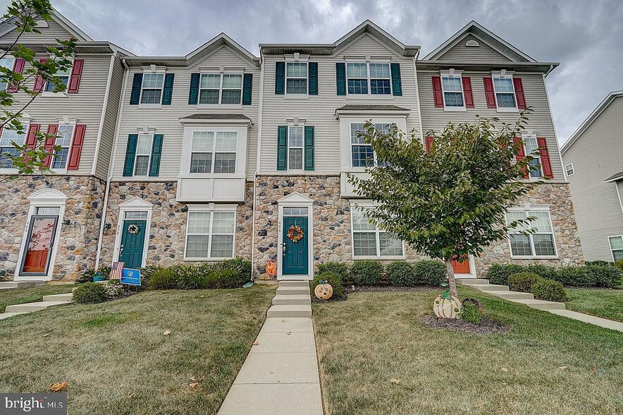 Welcome home! - 476 N Palace Dr