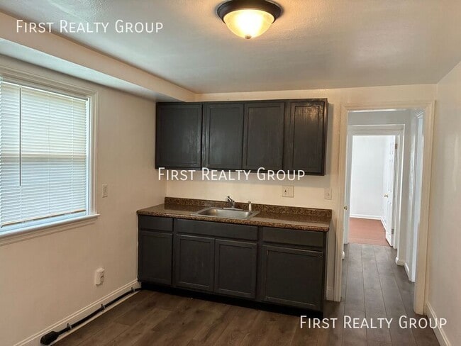 Building Photo - 3858 Haney Rd