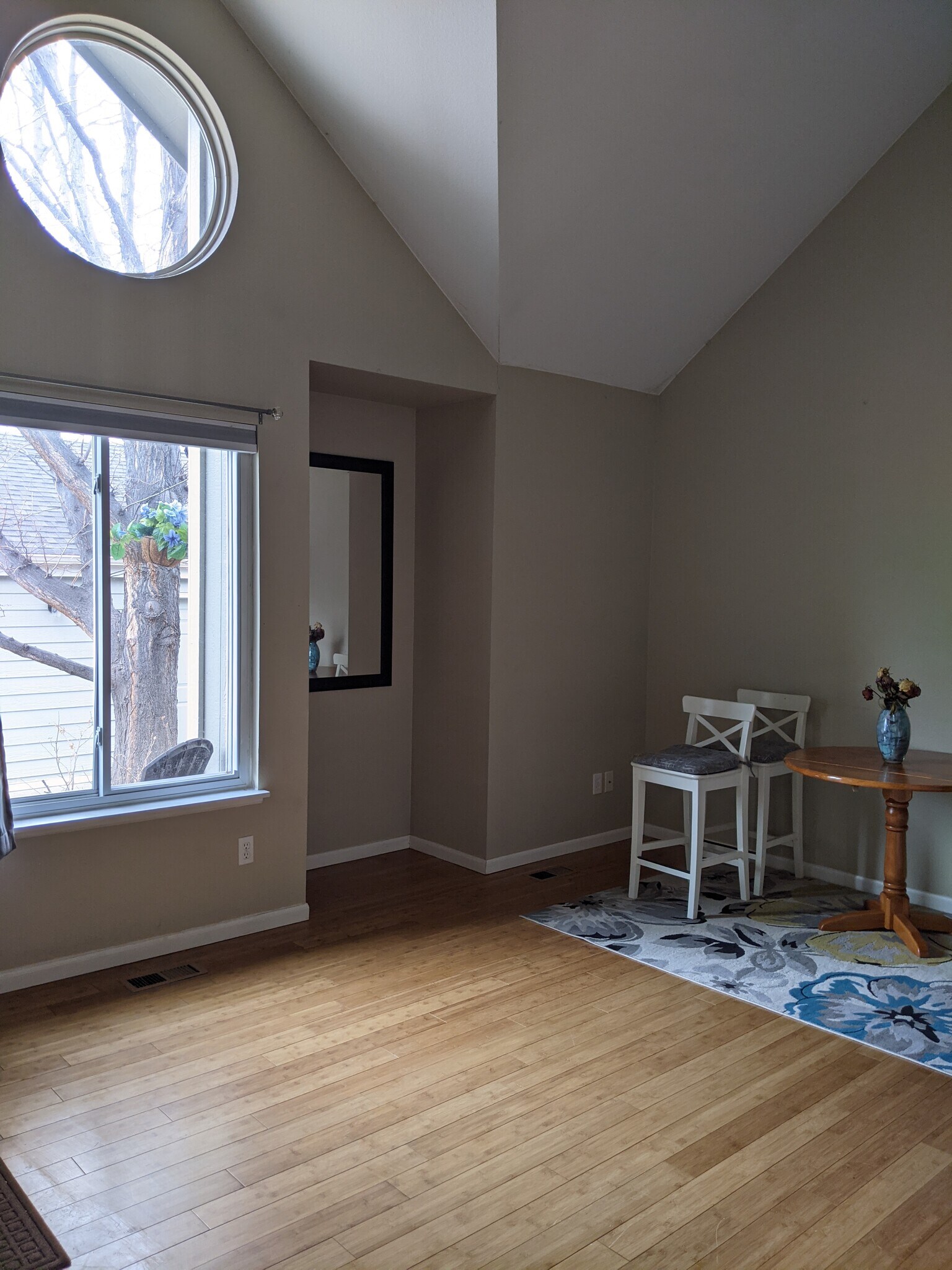 Main floor living area - 2929 Ross Dr