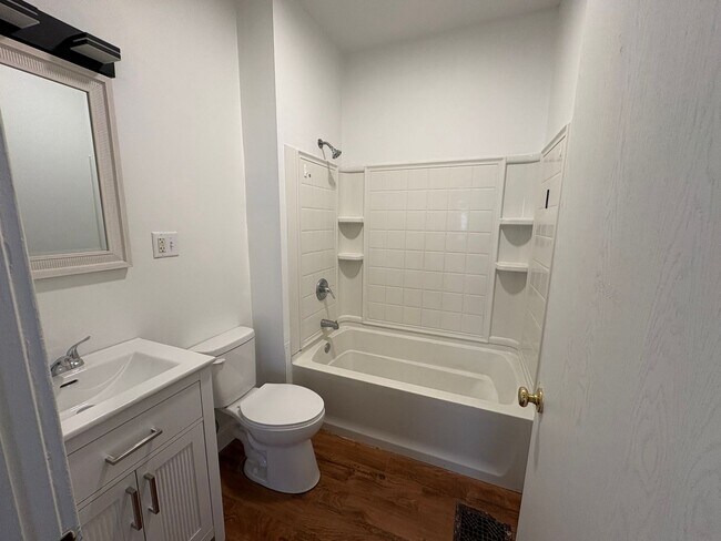 Building Photo - Come see this freshly updated 2 Bedroom - 1 Bath house that is ready to be your new home!!