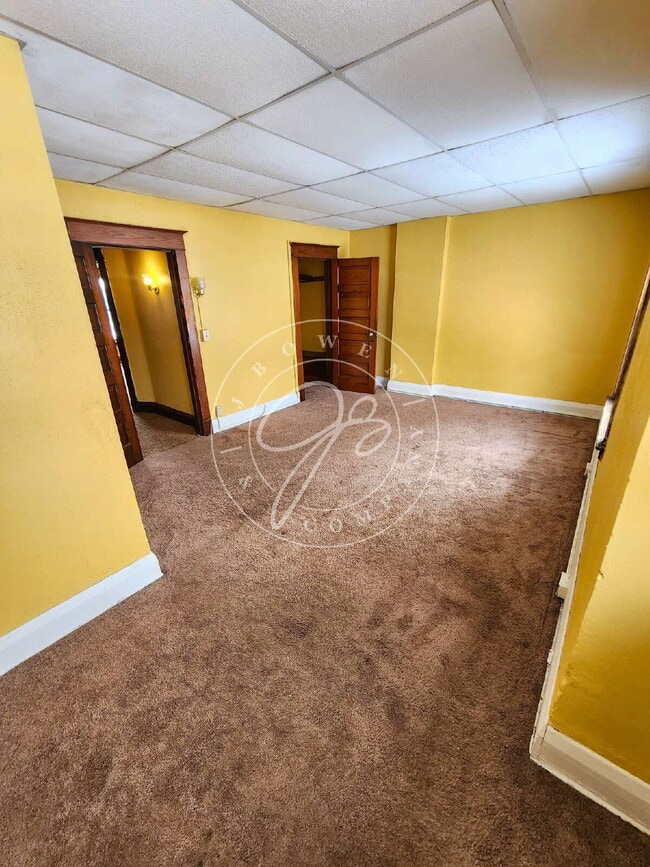 Building Photo - 2 bed 2 story townhouse! Individual basement! Front and back entrances with porch!