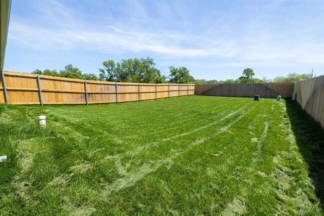 Building Photo - 542-544 W 50th Ct S