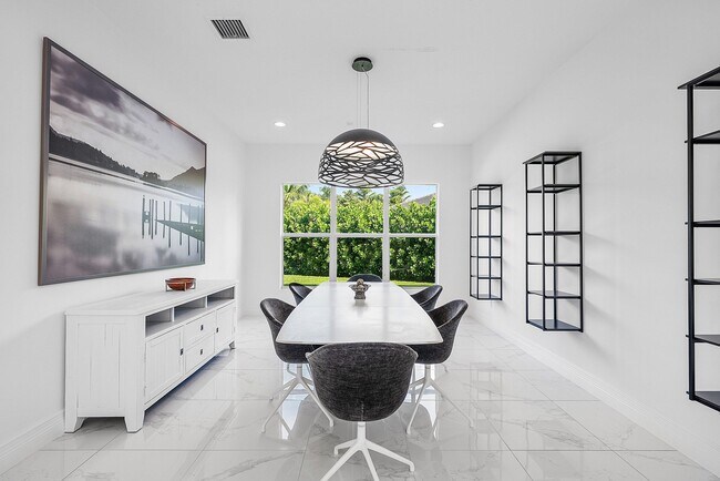 Building Photo - 19863 Meadowside Ln