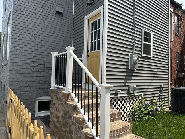 Building Photo - 200 S Addison St