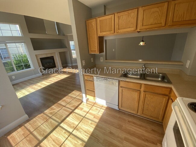 Building Photo - 930 Button Rock Dr