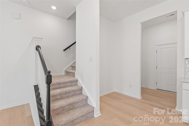 Building Photo - 204 Silver Fleet Dr