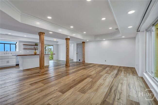 Building Photo - 1015 Mill Hill Rd