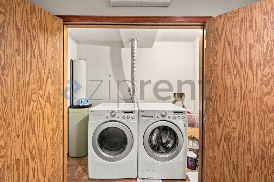 Building Photo - Unit
