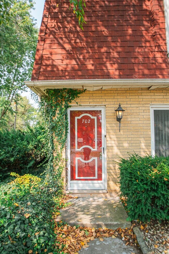 Building Photo - 702-708 E. 72nd