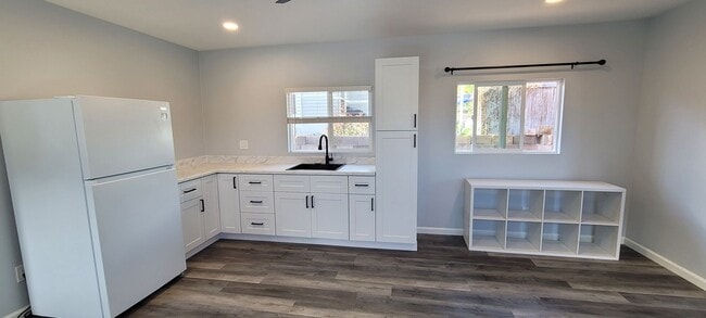 Building Photo - Ohana in Wailuku-Available Now!