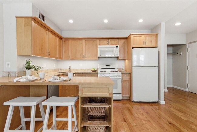 Building Photo - 21 Bowdoin St