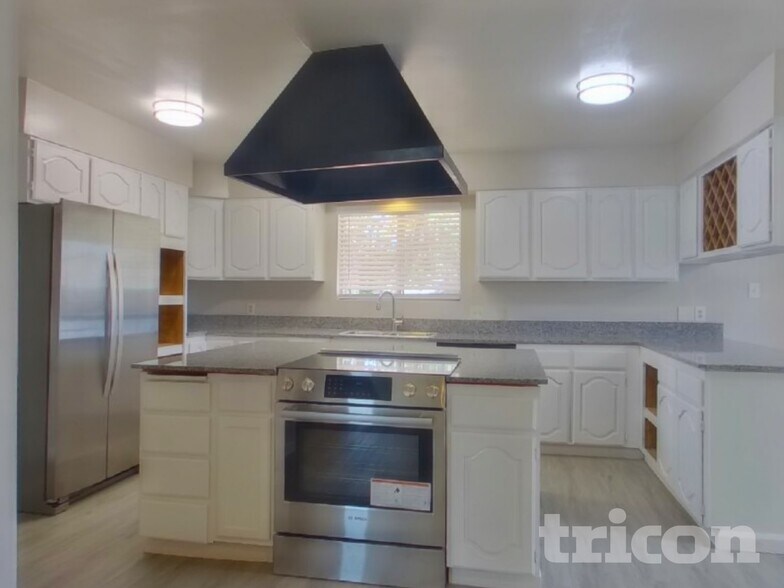 Building Photo - 3310 Heights Dr