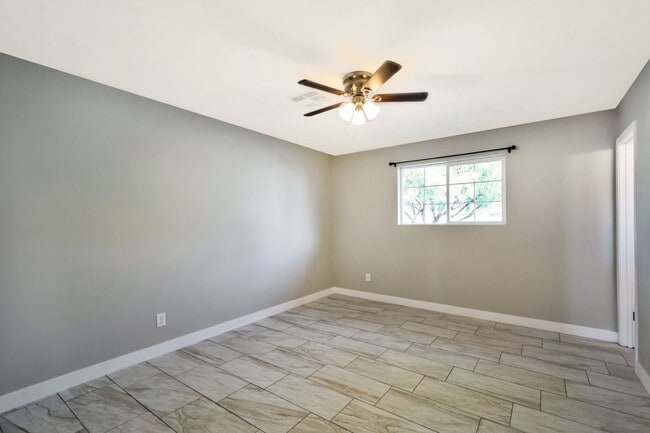 Building Photo - Spacious 6-Bedroom, 3-Bath Pool Home Near ASU Campus