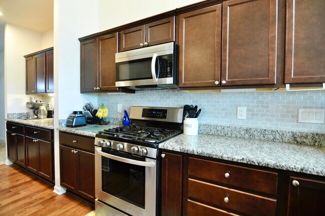 Building Photo - 4481 Bridgeview Ln