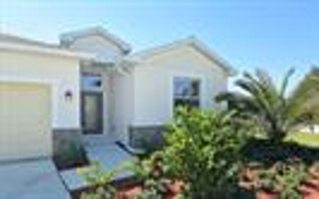 Building Photo - 4 bedroom, 3 bath, 2-car Garage