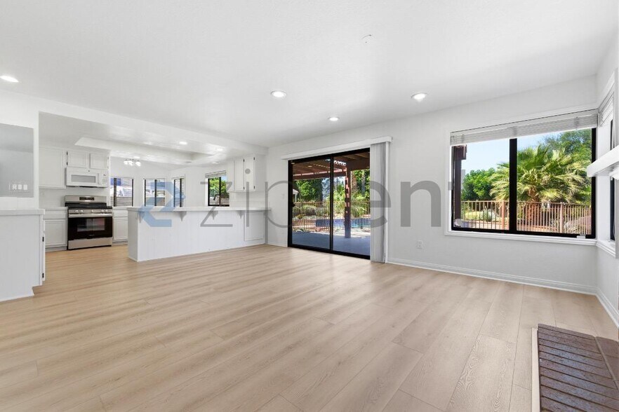 Building Photo - 6863 De Grazia Rd