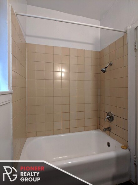 Building Photo - 4857 N Damen Ave