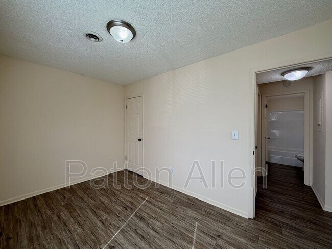 Building Photo - 23 Dawnwood Cir