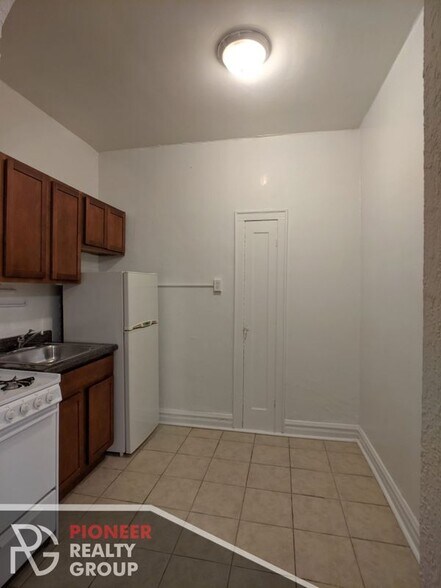 Building Photo - 4829 N Damen Ave