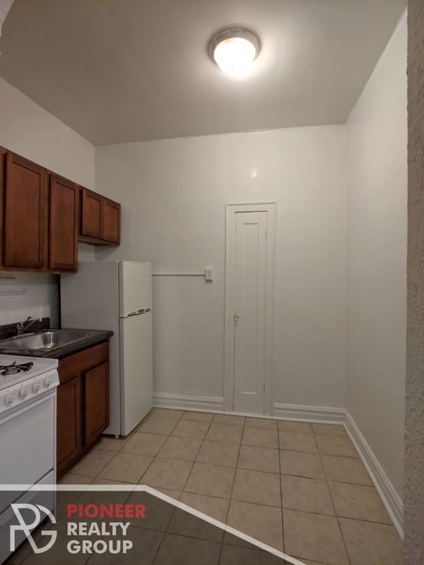 Building Photo - 4829 N Damen Ave